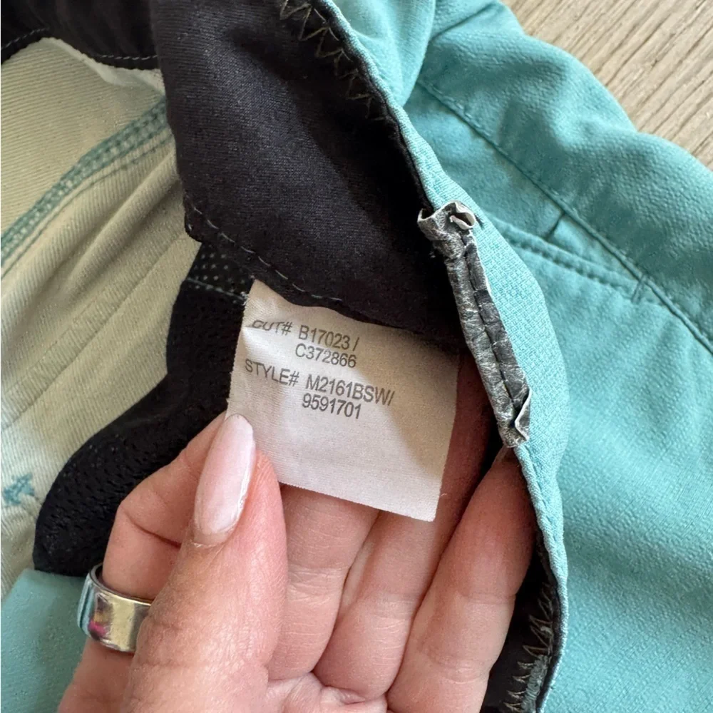 Men’s Billabong performance shorts size 30, teal color